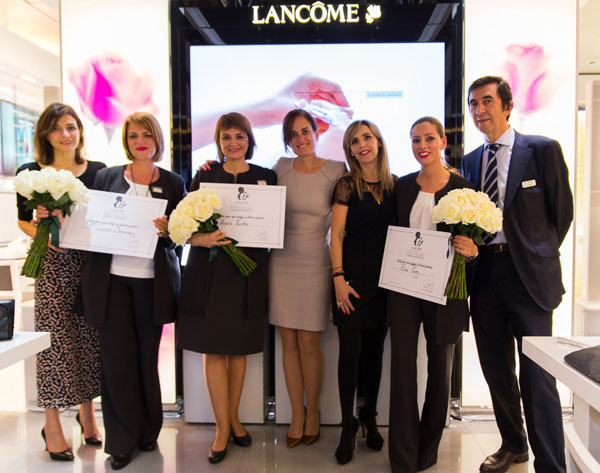 Ganadoras y jurado del programa Embajadoras, de Lancôme. De izqda a dcha: Albina Estévez, jefa de formación de Lancôme; Mª Carmen Bermúdez; Angels Vintró; Ana Jaureguízar, directora de Lancôme; María Benito, directora de grandes almacenes para L’Oréal Lujo; Rosa Pérez y José María Gordillo, responsable de perfumería y cosmética de ECI Castellana.