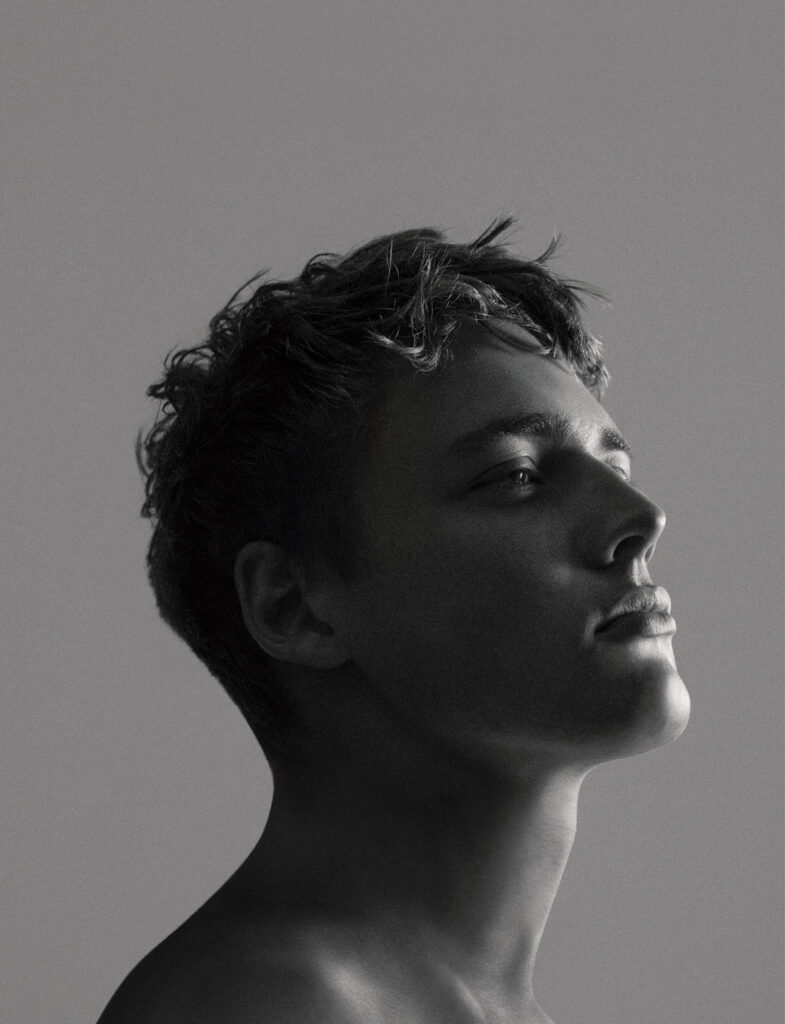 Billy, imagen de For Him Bleu Noir, Narciso Rodriguez.