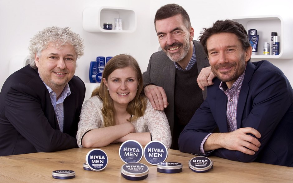 Equipo creador de la lata de Nivea Men Creme.