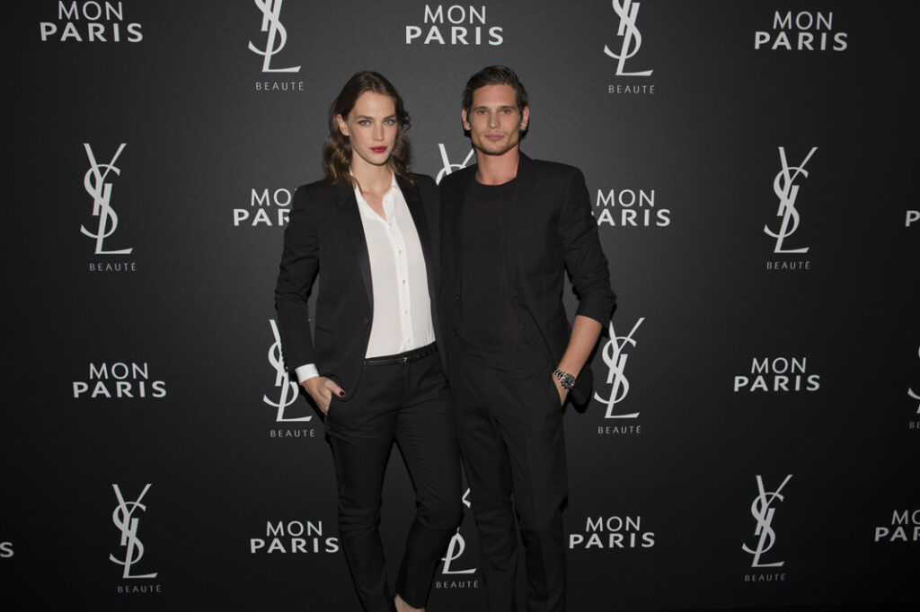 Crista Cober y Jérémie Laheurte, modelos protagonistas de la campaña de Mon Paris, YSL