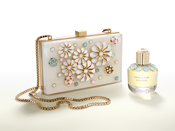 Gifl of Now Elie Saab con bolso