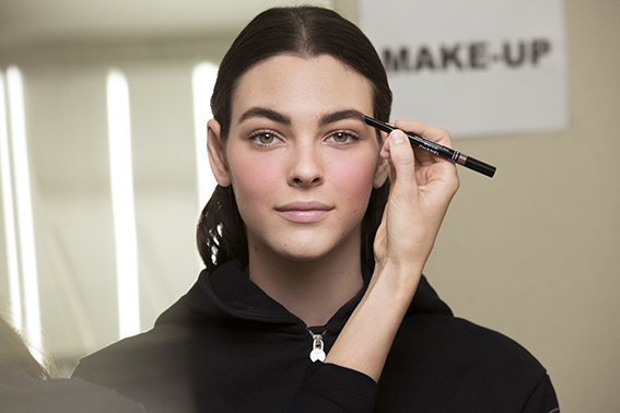 Chanel look de maquillaje diseñado por Lucia Pica para la colección ready to wear otoño-invierno 2019-20