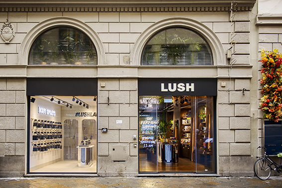 Fachada tienda Lush Library Florencia