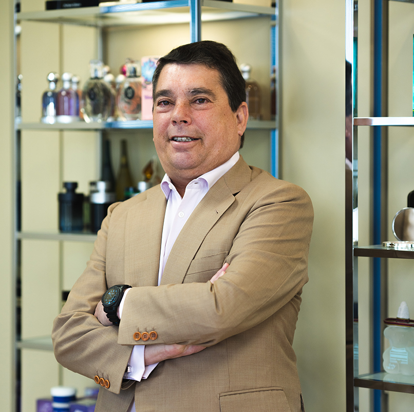 PEDRO TROLEZ PRESIDENTE DE PERFUMES Y DISEÑO