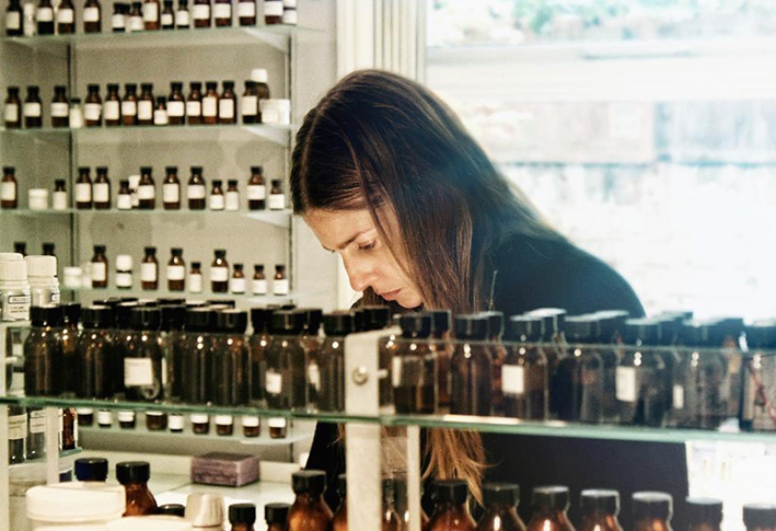 LYN HARRIS_ PERFUMER H