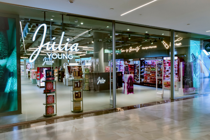 Júlia Young Westfield Glòries