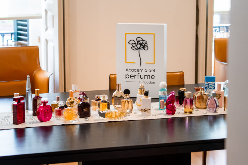 Premios Academia del Perfume 2026 nominados jurado distribución