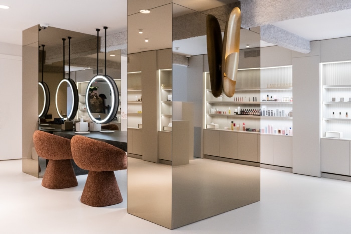 Fisence Barcelona 5th Essence Square